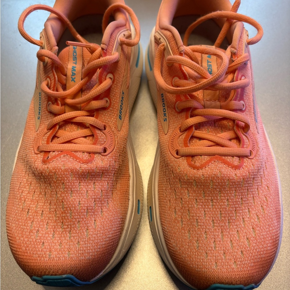 Brooks Women's Ghost Max 2023 size 9